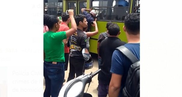 Suspeitos de assalto a ônibus são presos; dois adolescentes foram apreendidos
