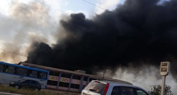 Depósito pega fogo na BR-135 nesta quarta-feira (9)