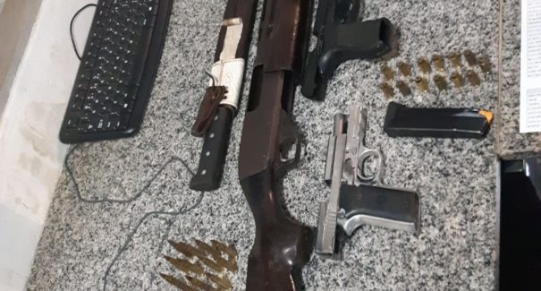 Sargento da PM é preso com armas, munições e um veículo roubado na BR 316