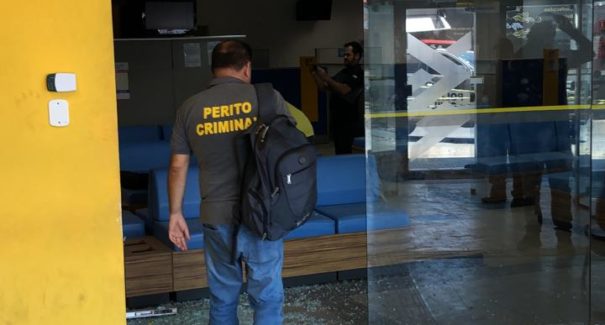 Peritos investigam triplo ataque a bancos