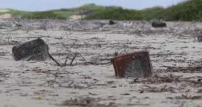 Mais pacotes são encontrados espalhados em praias do estado
