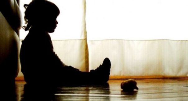 Crianças deixadas sozinhas pelas mães são resgatadas no Maranhão