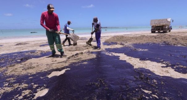Governo do Maranhão cria grupo para auxiliar nas ocorrências de óleo nas praias