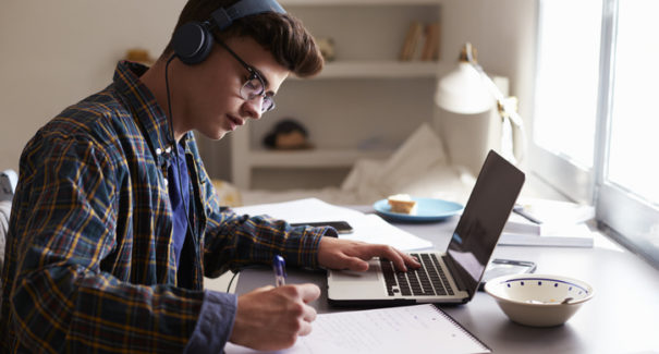 7 Podcasts para ouvir durante a semana