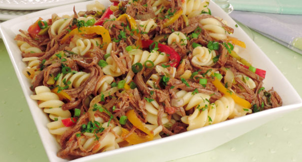 Aprenda a fazer um prato com um ingrediente típico da região: carne-seca