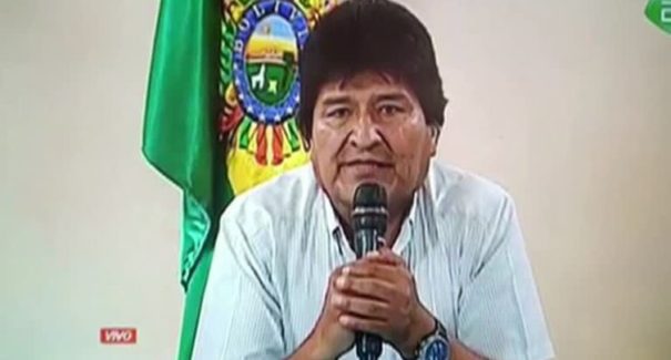 Em meio a protestos, Evo Morales renuncia à presidência da Bolívia