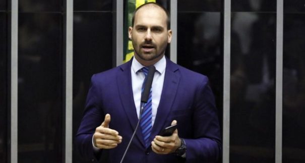 PSL suspende 16 deputados federais
