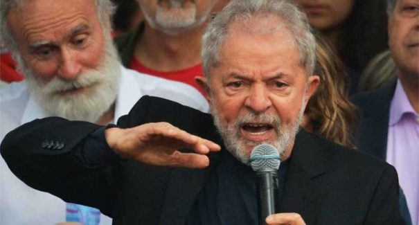 Lula vai viajar o país pela esquerda