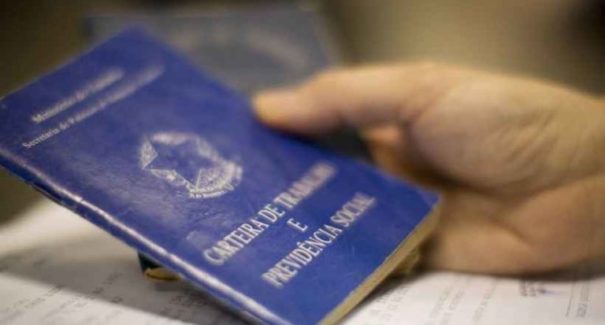Taxa de desemprego fica em 11,6% no trimestre