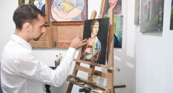 Exposição gratuita “O Mundo de Raoni Art” está em cartaz na capital