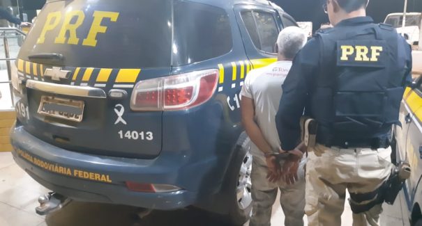 PRF cumpre dois mandados de prisão na BR 010