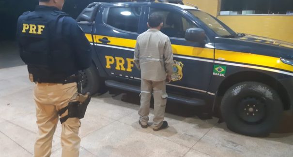 PRF prende motociclista com documentação falsa na BR-010