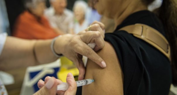 Credibilidade de vacinas é menor entre homens e jovens