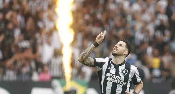 Botafogo goleia Coritiba e é campeão simbólico do 1º turno da Série A