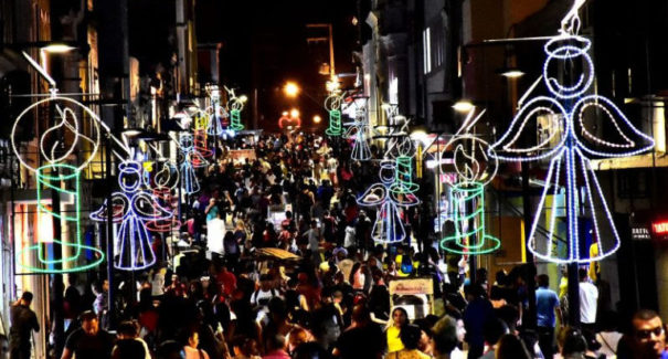 Luzes de Natal realçam beleza da Rua Grande