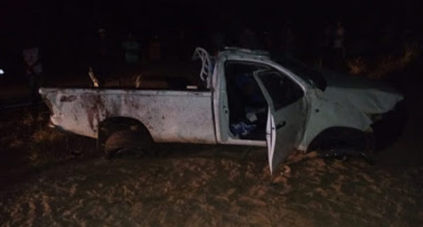 Casal morre após colisão frontal entre dois veículos na BR-402