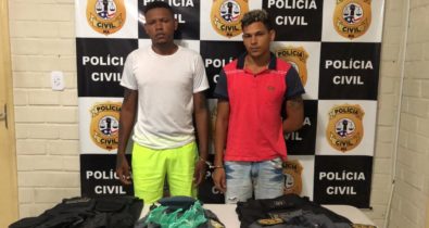 Dupla é presa com fardamento exclusivo da polícia e drogas