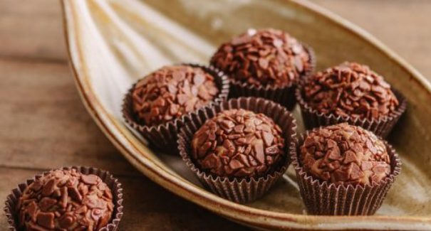 Saiba como fazer brigadeiro de oreo