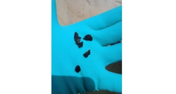 Fragmentos de óleo chegam ao litoral do Rio de Janeiro