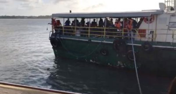 Embarcação com destino a Alcântara fica à deriva por 4 horas
