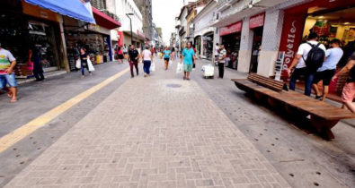 Prefeitura fiscaliza comércio informal da Rua Grande