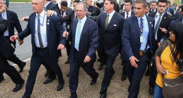 Servidores usam eleições de 2020 para tentar barrar reforma administrativa