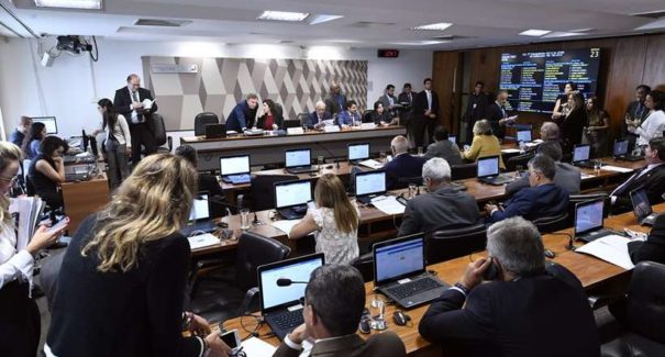 CCJ do Senado aprova PL a favor de prisão em segunda instância