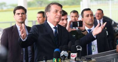 Bolsonaro diz que deixará vida pública caso medidas prejudiquem sociedade