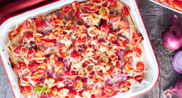 Pão pizza cremoso de microondas para saborear com os amigos