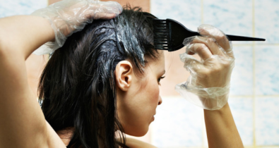 Pesquisa aponta que tintura e alisamento de cabelo aumentam risco de câncer