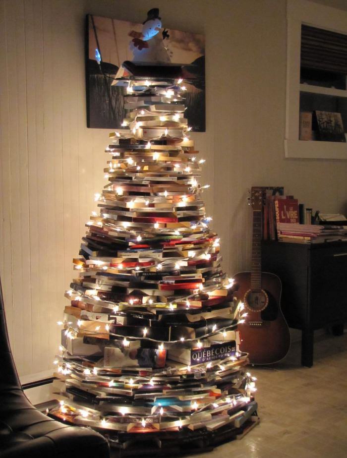 Tem muitos livros em casa? Aprenda a fazer uma árvore de natal com eles | O  Imparcial