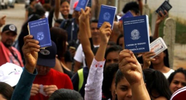 Brasil gerou mais de 100 mil vagas com carteira assinada em novembro