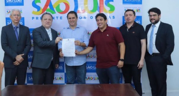 Avenida Colares Moreira tem nome trocado para Santa Dulce