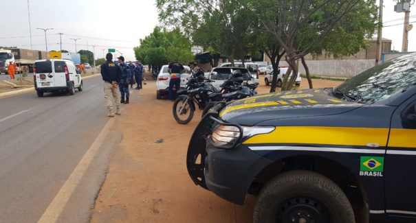 PRF prende condutor com mandado de prisão em aberto