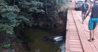 Duas pessoas morrem após carro cair de ponte sobre o rio Una