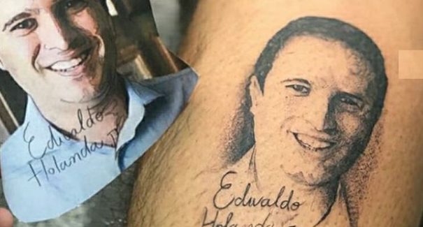 Homem tatua rosto do prefeito Edivaldo Holanda Jr