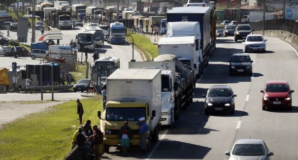 Caminhoneiros começam a receber benefício a partir da próxima terça-feira (9)