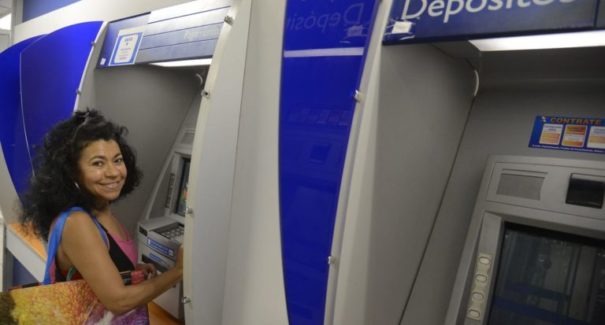 Lei que aumenta limite do saque imediato do FGTS para R$998 é aprovada
