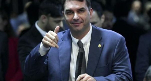 MP aperta o cerco contra Flávio Bolsonaro