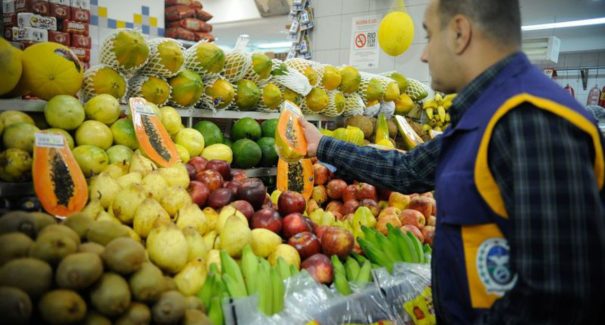 Anvisa atesta segurança de alimentos, mas 23% têm resíduos tóxicos