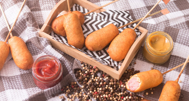 Hot-dog de palito para receber os amigos