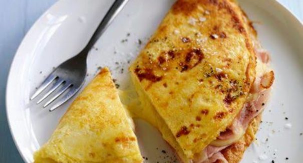 Omelete de queijo e presunto