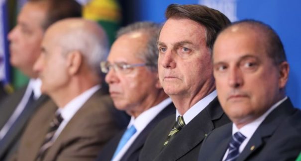 Programa de emprego tem  1930 emendas