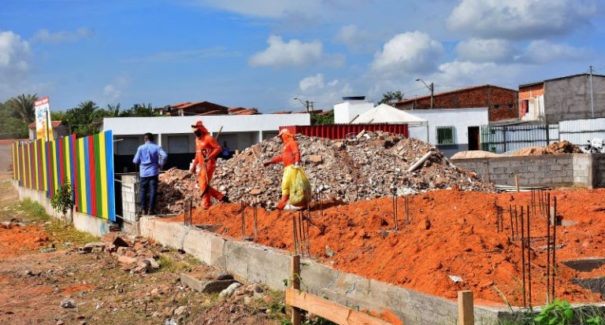 Vice-prefeito vistoria Ecoponto na Vila Isabel