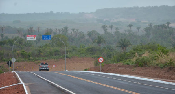 Flávio Dino faz entrega da obra na rodovia MA-270