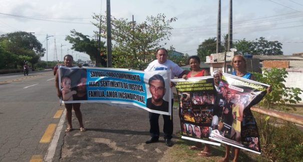 Moradores inconformados com decisão judicial realizam protesto