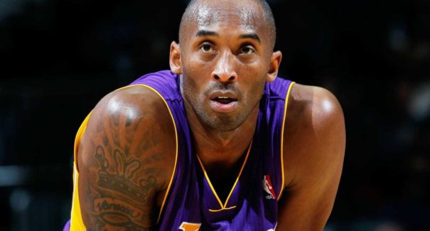 Astro da NBA morre em acidente de helicóptero