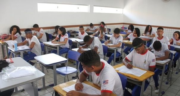 Pré-matrícula do Ensino Médio termina hoje