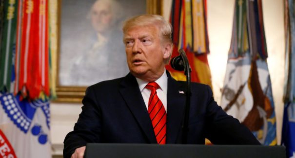 Trump ameaça impor tarifa de 200% se China não fornecer ímãs aos EUA
