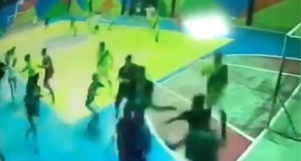 Homens invadem escola, atiram e deixam três adolescentes feridos em Fortaleza; veja vídeo